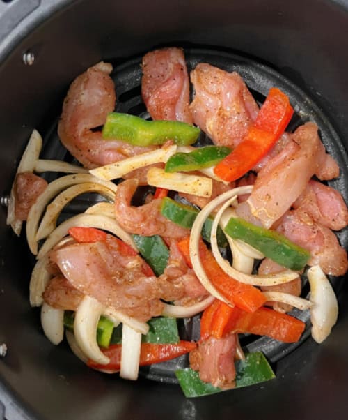 air fryer chicken fajitas in the air fryer basket