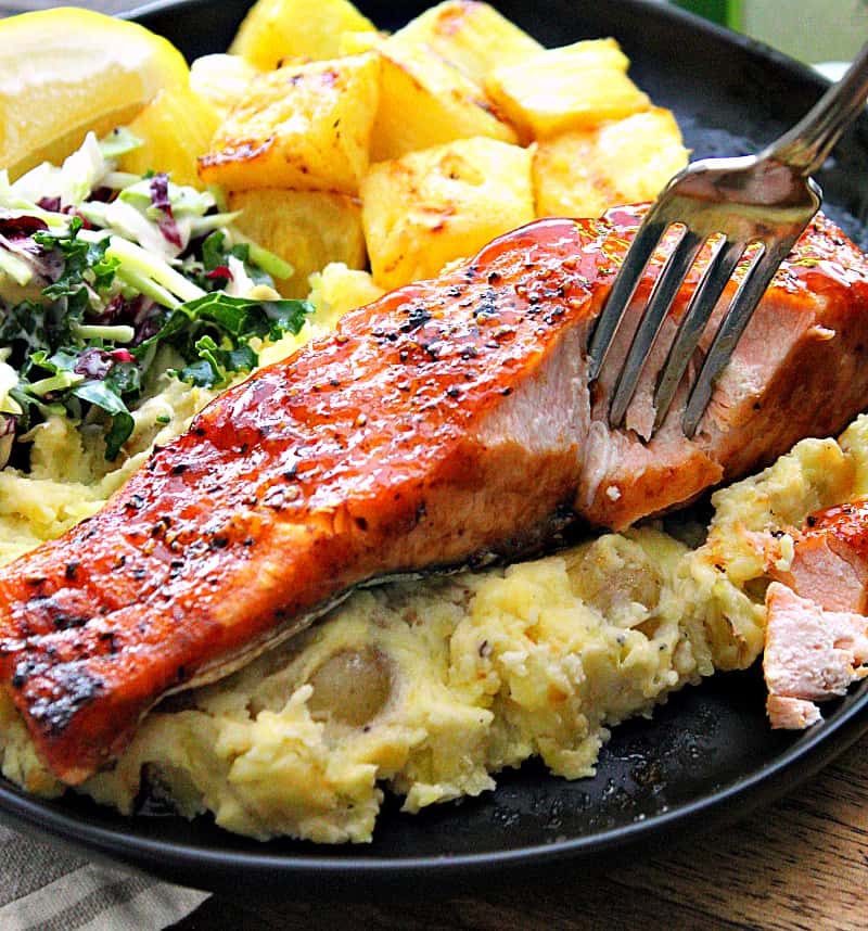 air fryer salmon filet on a plate