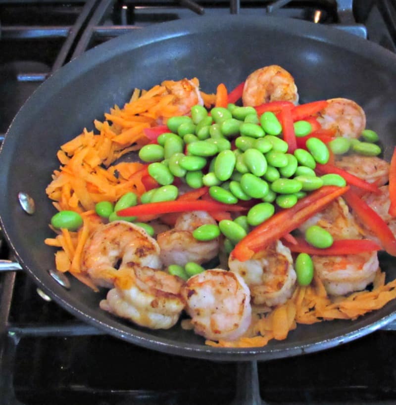 From the Mueller’s®  Pasta Matchmaker ~ simple, any night Asian Pan Fried Noodles with Shrimp. Make it in under 30 minutes; ideal for company, too!