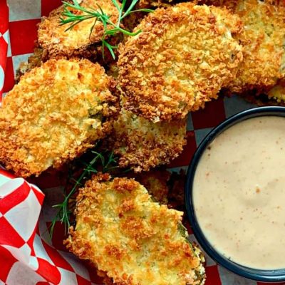 Air Fryer Fried Pickles ~ how to make fried pickles in an air fryer. Crunchy, crispy breaded dill pickles air fried and served with a creamy, spicy sauce.