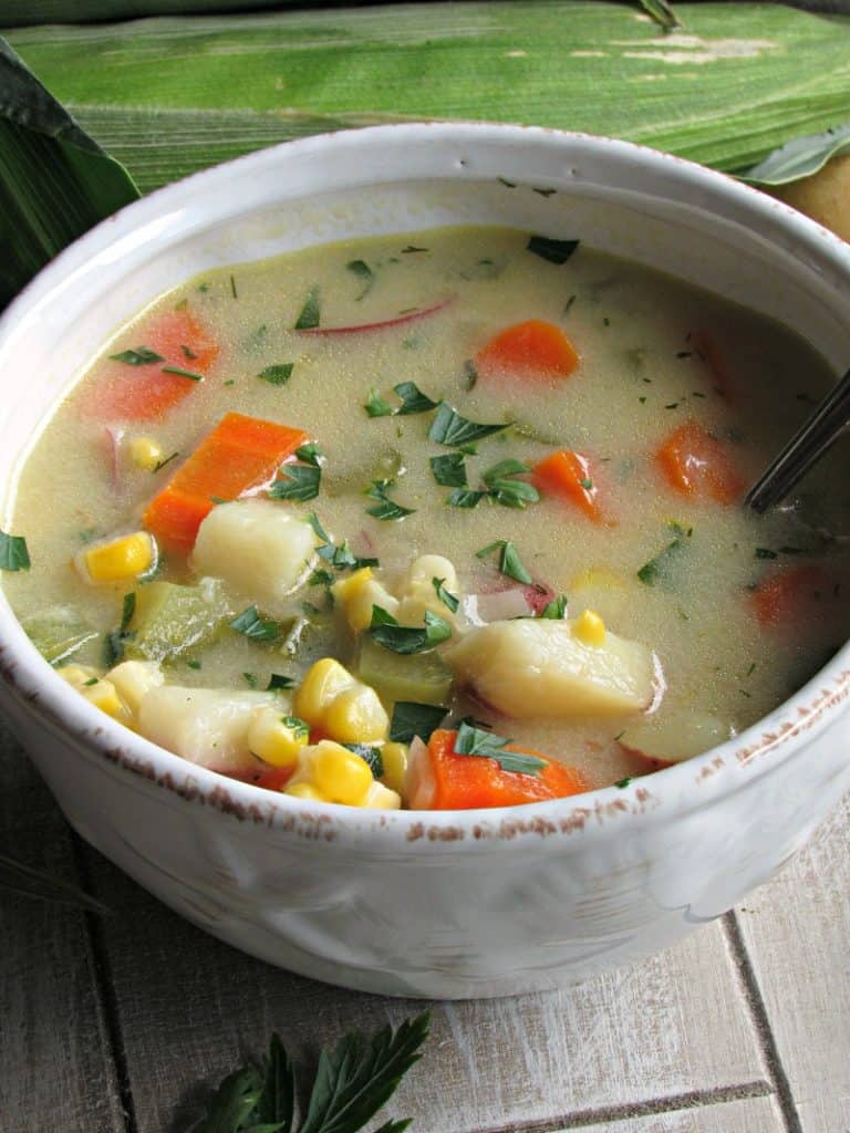 Easy Corn Chowder - delicious one-pot meal packed with vegetables and bursting with fresh summer flavor. Pair with your favorite bakery-type bread.