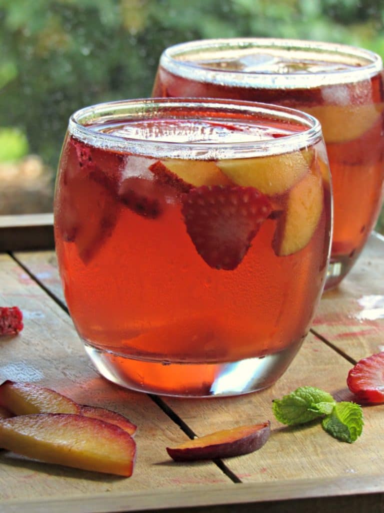 http://thepioneerwoman.com/food-and-friends/how-to-make-simple-syrup/